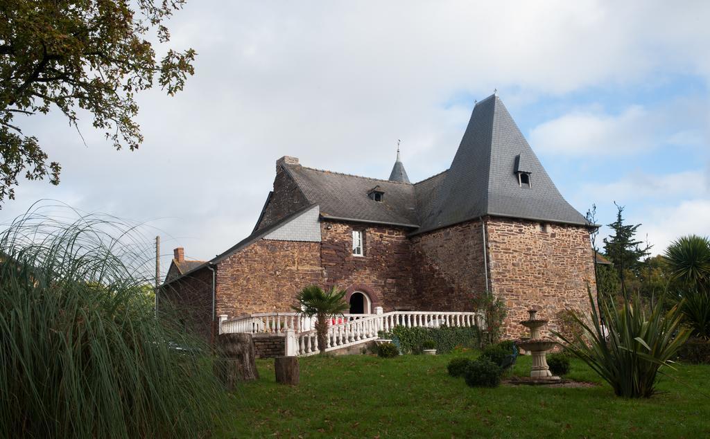 Manoir La Haie Chapeau Saint-Thurial Esterno foto
